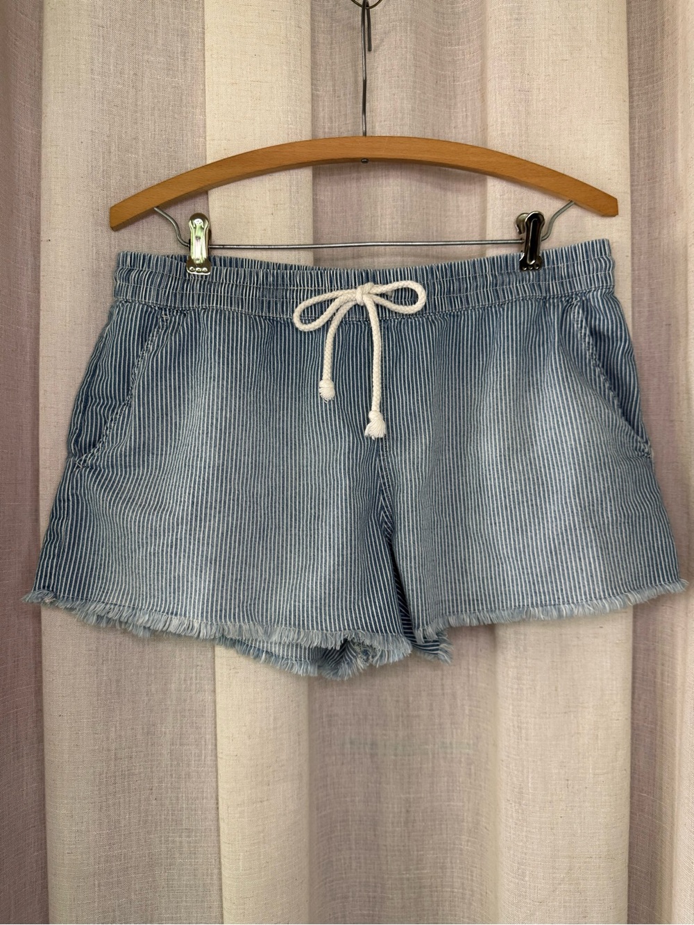 Arie blue and white striped frayed hem pull on shorts 100% Cotton Size Large